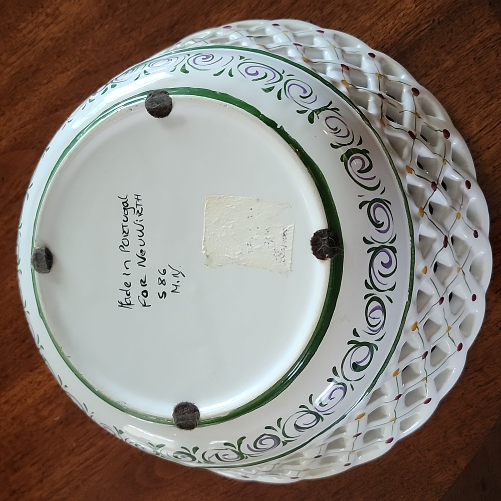NEUWIRTH RETICULATED PORCELAIN FRUIT/VEGETABLE BOWL - Picture 5 of 7